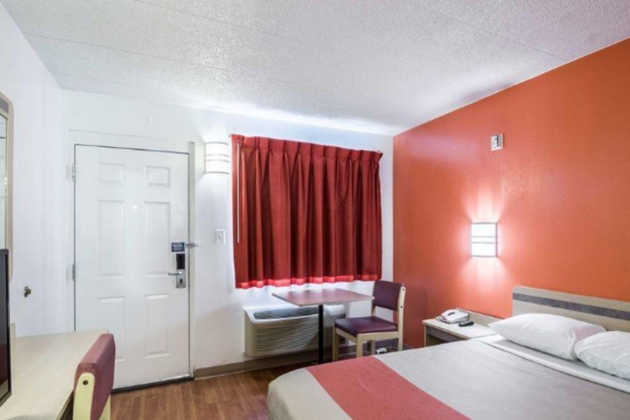 Motel 6 Chicago Southwest - Aurora Kültér fotó